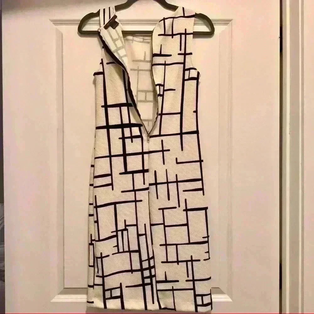 Patterned Midi Dress - Picture 3 of 4